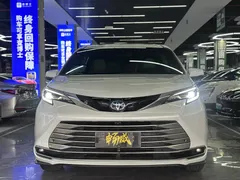 2021 Toyota Sienna 2.5L Hybrid Premium, белый — фото 2