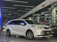 2021 Toyota Sienna 2.5L Hybrid Premium, белый — фото 3
