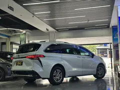 2021 Toyota Sienna 2.5L Hybrid Premium, белый — фото 6