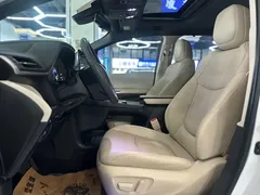 2021 Toyota Sienna 2.5L Hybrid Premium, белый — фото 9