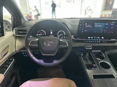 2021 Toyota Sienna 2.5L Hybrid Premium, белый — фото 11