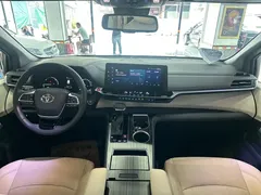 2021 Toyota Sienna 2.5L Hybrid Premium, белый — фото 12