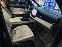 2024 Zeekr 009 6-Seat Executive 4WD 108kWh, чёрный — фото 7