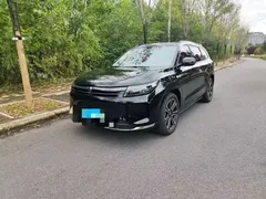 2024 Aito M7 1.5T RWD Smart Driving Pro 5-seat, чёрный — фото 1