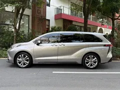 2023 Toyota Sienna 2.5L Hybrid Premium — фото 3
