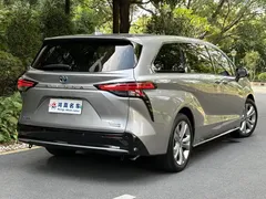 2023 Toyota Sienna 2.5L Hybrid Premium — фото 5