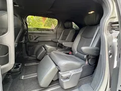 2023 Toyota Sienna 2.5L Hybrid Premium — фото 10