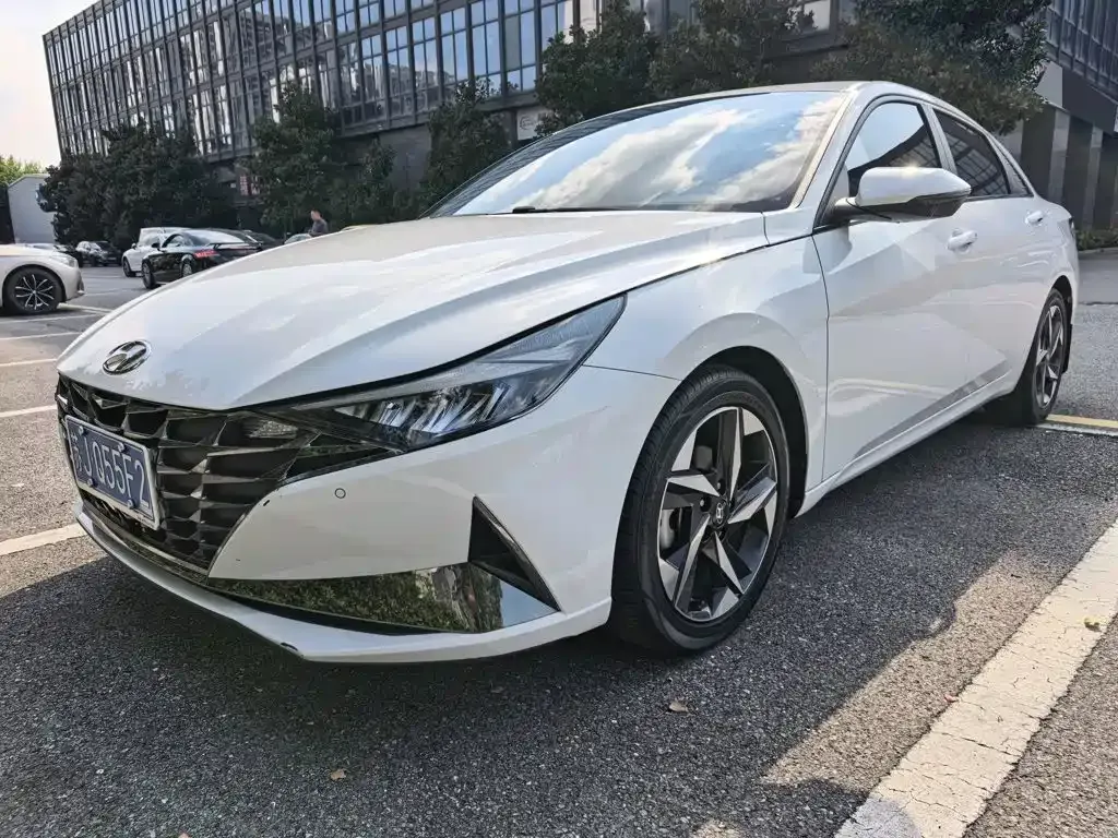 2023 Hyundai Elantra 1.5L CVT LUX Premium