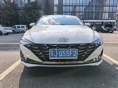 2023 Hyundai Elantra 1.5L CVT LUX Premium, белый — фото 2