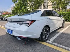 2023 Hyundai Elantra 1.5L CVT LUX Premium, белый — фото 4