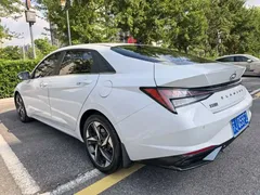 2023 Hyundai Elantra 1.5L CVT LUX Premium, белый — фото 6