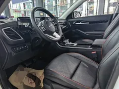 2023 Kia Seltos 1.5L CVT Luxury, белый — фото 11