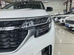 2023 Kia Seltos 1.5L CVT Luxury, белый — фото 14