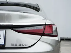 2022 Lexus ES 200 Excellence — фото 7