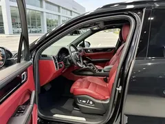 2023 Porsche Cayenne 3.0T Platinum Edition, чёрный — фото 3