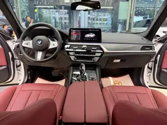2023 BMW 5 Series 530Li Leading M Sport Package, белый — фото 13
