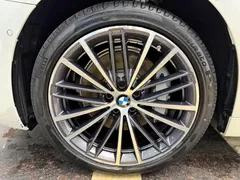 2023 BMW 5 Series 530Li Leading M Sport Package, белый — фото 15