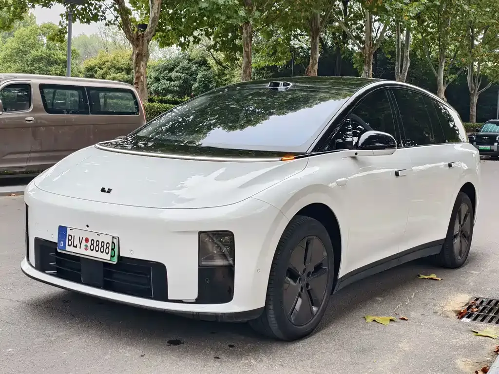 2025 Li Auto i8 Standard