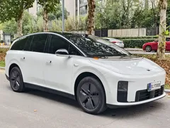 2025 Li Auto i8 Standard, белый — фото 3