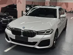 2022 BMW 5 Series 530Li Premium M Sport Package, белый — фото 1