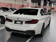 2022 BMW 5 Series 530Li Premium M Sport Package, белый — фото 8