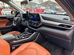 2022 Toyota Highlander Hybrid 2.5L 4WD Elite 7-seat, чёрный — фото 19