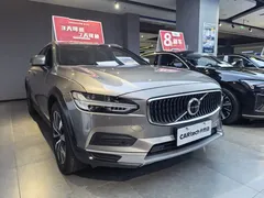 2022 Volvo V90 Cross Country B5 AWD — фото 2