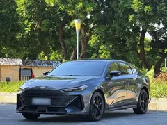 2022 Changan UNI-V 1.5T Premium — фото 1