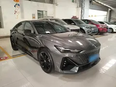 2022 Changan UNI-V 1.5T Premium — фото 4