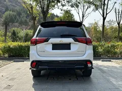 2021 Mitsubishi Outlander 2.0L 2WD 5, белый — фото 5