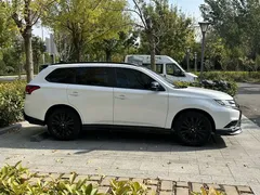 2021 Mitsubishi Outlander 2.0L 2WD 5, белый — фото 7