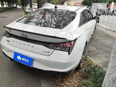2022 Hyundai Elantra 240TGDi DCT LUX Premium, белый — фото 3
