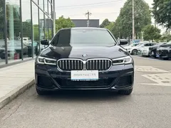 2023 BMW 5 Series 530Li Leading M Sport Package, чёрный — фото 2