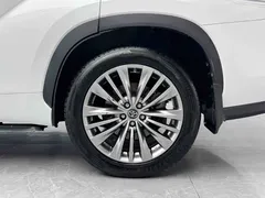 2022 Toyota Highlander Hybrid 2.5L 4WD Premium 7-seat, белый — фото 15