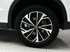 2025 BYD Song Pro 2nd Gen Smart Driving DM-i PHEV 75km Leading, белый — фото 17