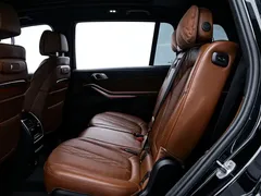 2023 BMW X7 xDrive40i Premium M Sport Package, чёрный — фото 15