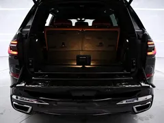 2023 BMW X7 xDrive40i Premium M Sport Package, чёрный — фото 17