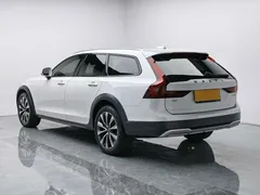 2022 Volvo V90 Cross Country B5 AWD, белый — фото 2