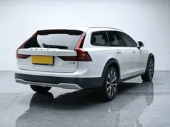 2022 Volvo V90 Cross Country B5 AWD, белый — фото 4
