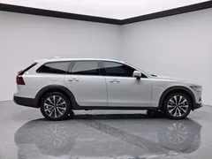 2022 Volvo V90 Cross Country B5 AWD, белый — фото 6