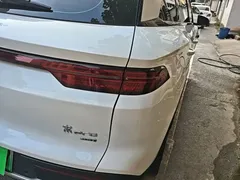 2025 BYD Song Pro 2nd Gen Smart Driving DM-i PHEV 75km Leading, белый — фото 8