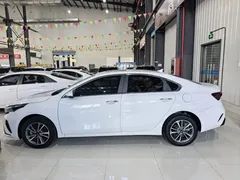 2023 Kia Cerato 1.5L CVT Luxury, белый — фото 4