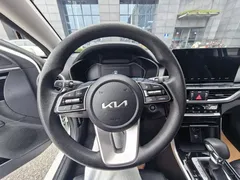 2021 Kia Cerato 1.5L CVT Fashion, белый — фото 15
