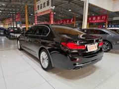 2022 BMW 5 Series 525Li Luxury Package, чёрный — фото 6