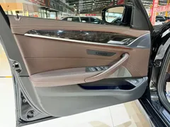 2022 BMW 5 Series 525Li Luxury Package, чёрный — фото 11