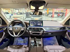 2022 BMW 5 Series 525Li Luxury Package, чёрный — фото 14