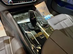 2022 BMW 5 Series 525Li Luxury Package, чёрный — фото 18
