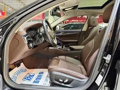 2022 BMW 5 Series 525Li Luxury Package, чёрный — фото 25