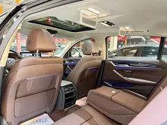 2022 BMW 5 Series 525Li Luxury Package, чёрный — фото 28