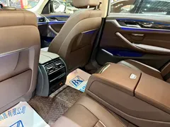 2022 BMW 5 Series 525Li Luxury Package, чёрный — фото 29